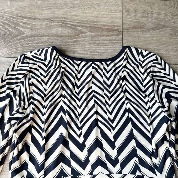 Eci Waves Pattern Draped Asymmetrical Hem Tunics - Picture 14 of 15